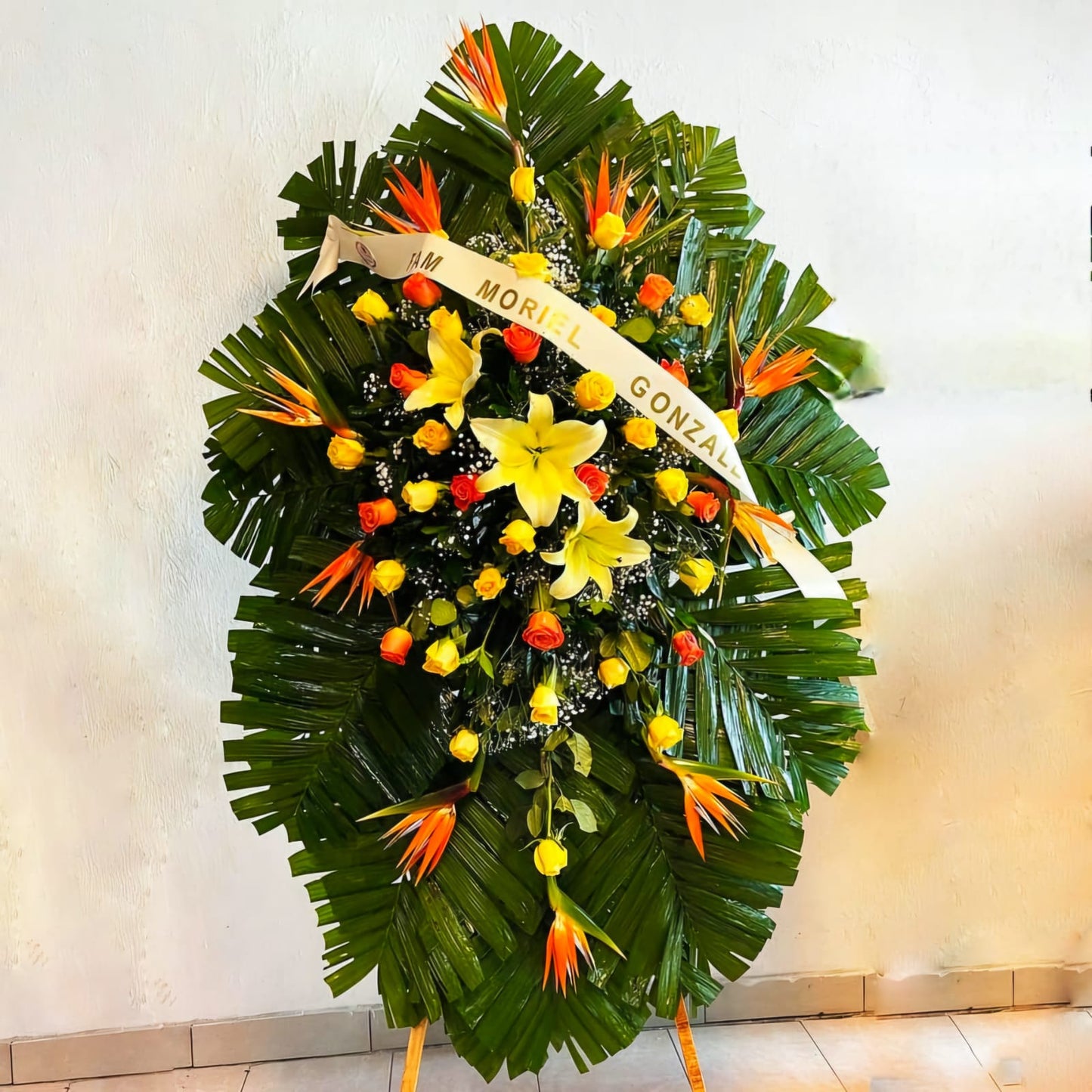 Corona de 25 Rosas, Ave de paraíso y orientales.