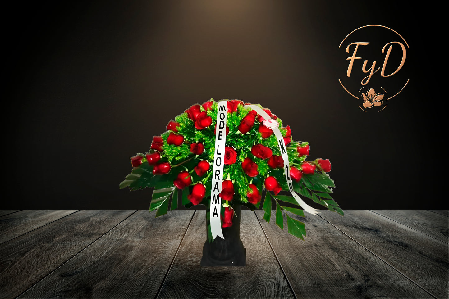 Cubre Féretro de 50 Rosas acompañado de lesly