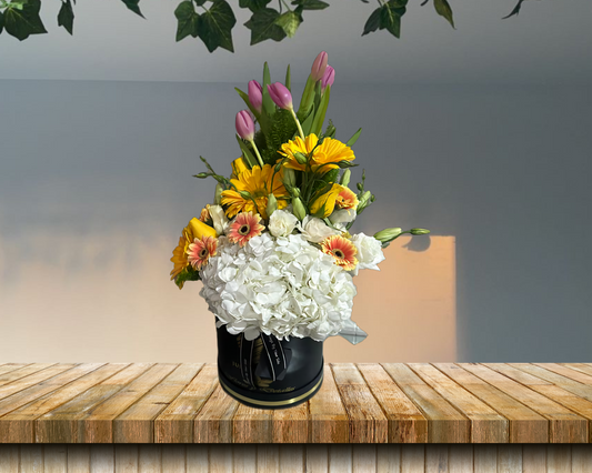 Cilindro floral con Tulipanes, Hortensias, Rosas y Gerberas