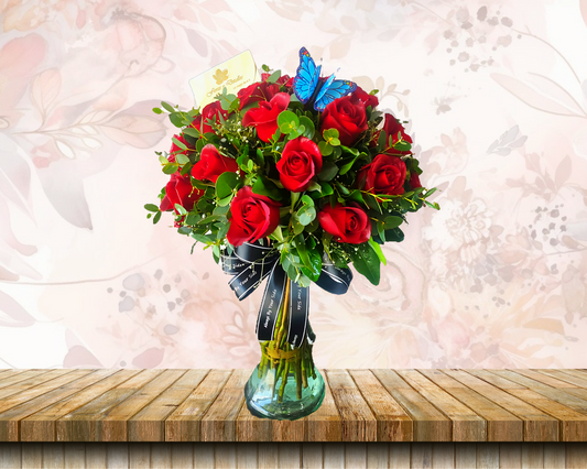 Jarrón hermoso con 25 rosas rojas