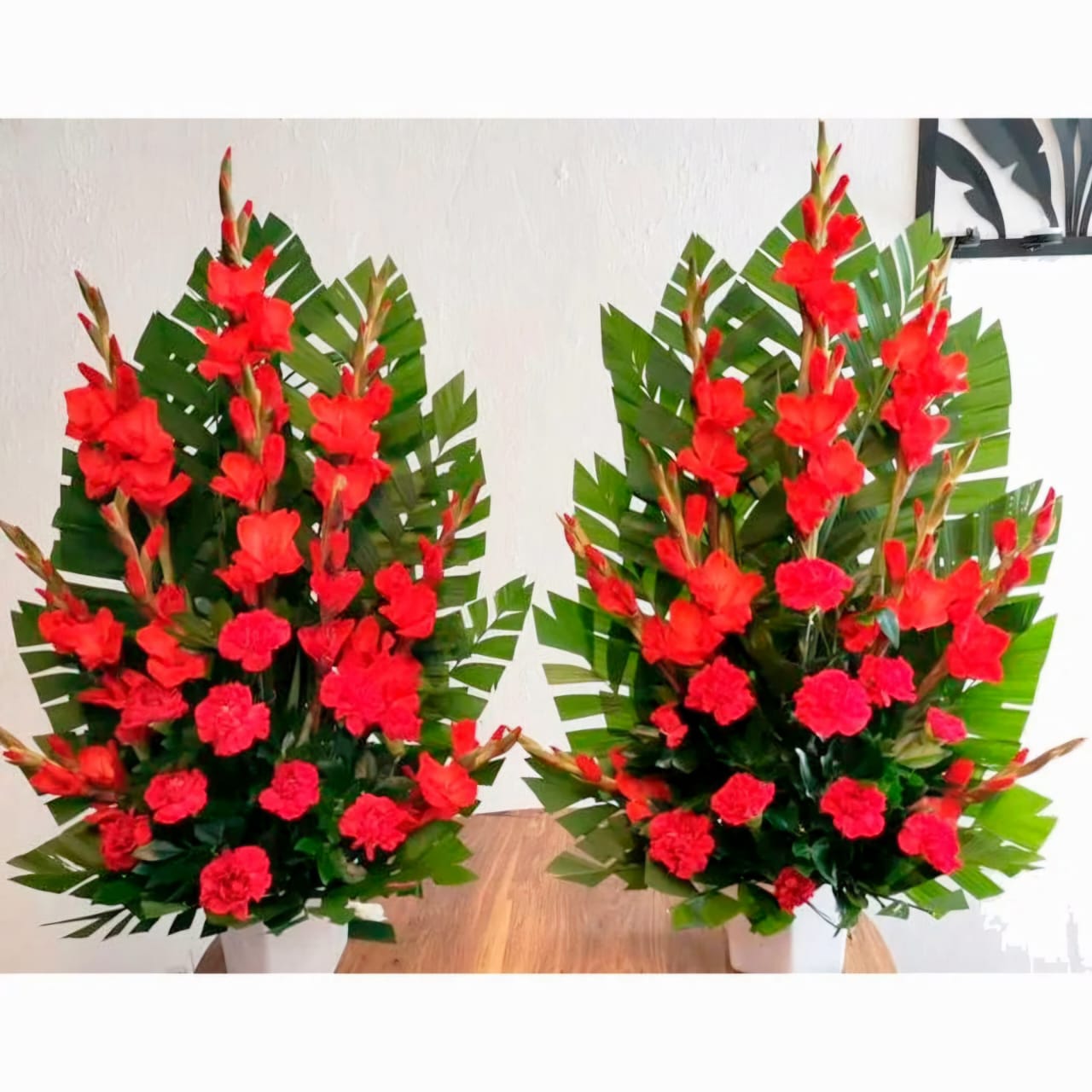 Ofrendas Duo  9 gladiolas y 12 claveles.