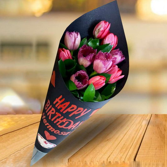 Cono con 10 tulipanes