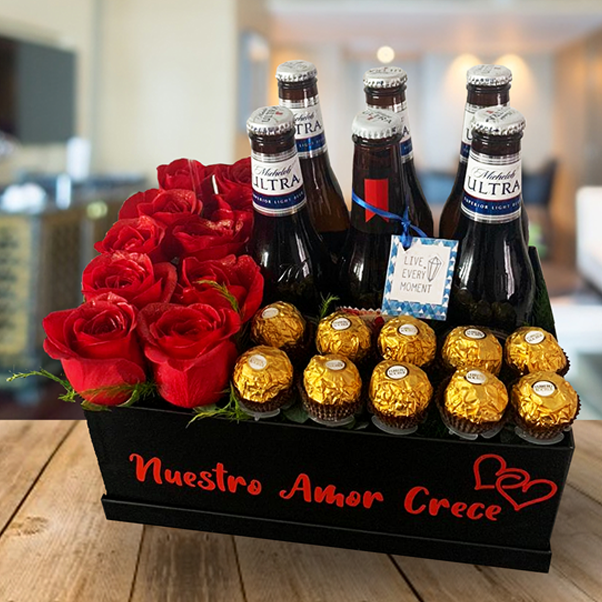 Caja, "Nuestro amor crece" con 10 rosas, 6 bebidas adicionales y 10 chocolates